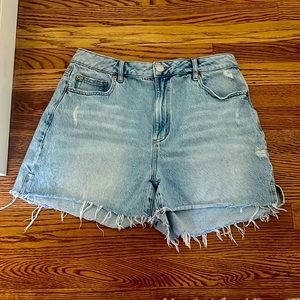 Short vintage/ vintage cut-off shorts! super cute and trendy.
